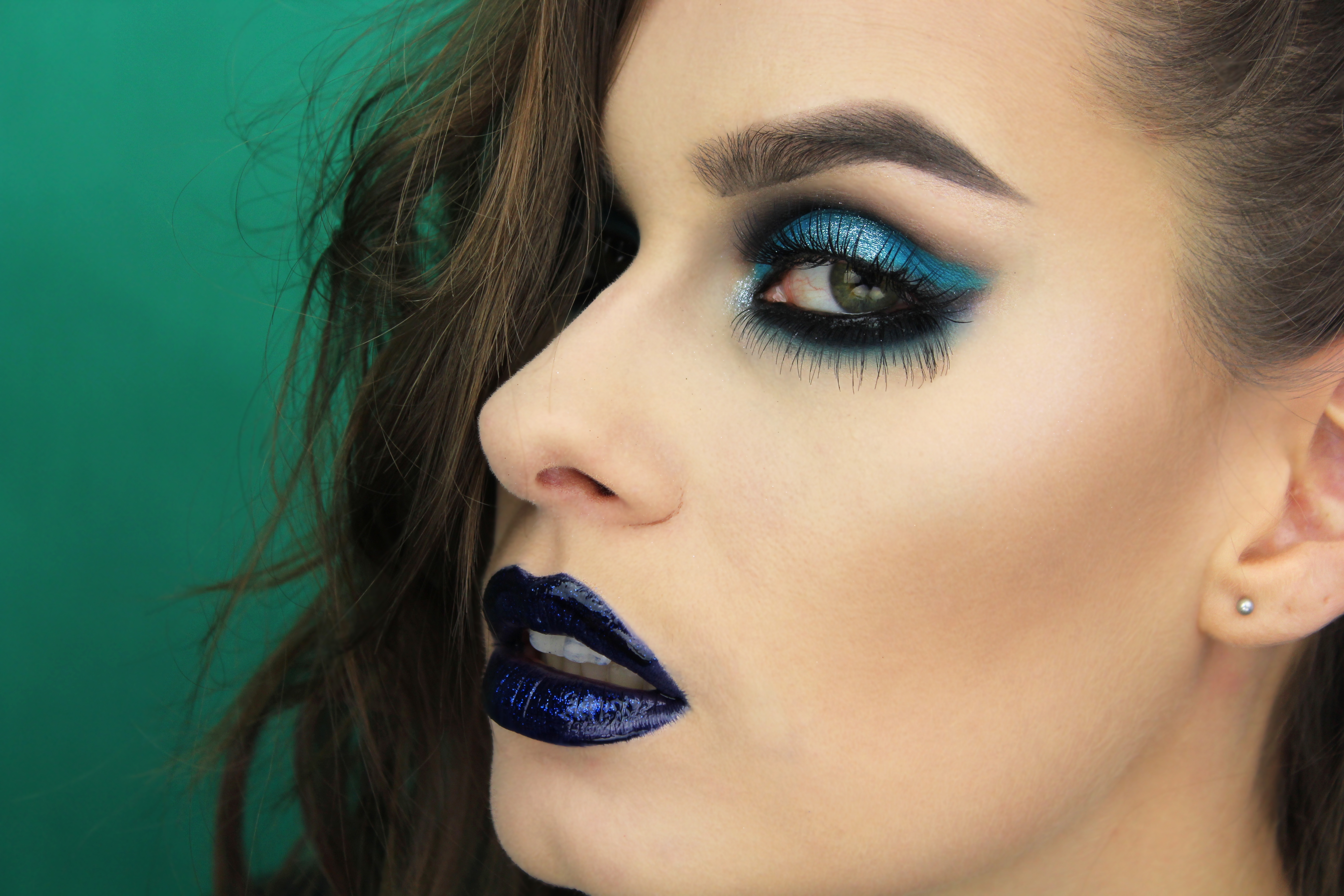 Grunge makeup look, dark lips, dramatic eye look