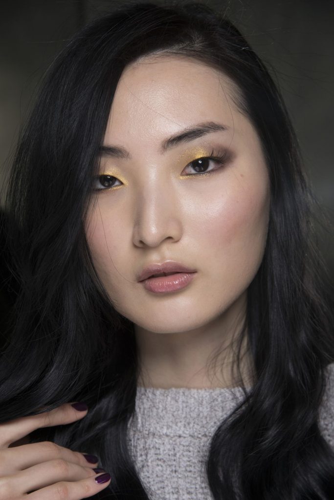 Pamella Roland smoky eyes black gold trends makeup 2018 Pamella Roland smoky eyes black gold trends makeup 2018